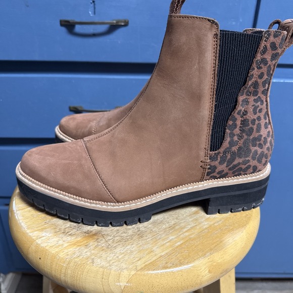Tom's Shoes - TOMS DAKOTA WOMENS DARK EMBER OILED NUBUCK LEOPARD SHOES BOOTS SIZE 9 EUC